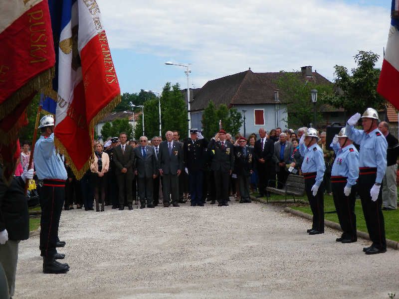 Cérémonie du 8 mai 2015 à Artix. Photos Michel FAYET. 