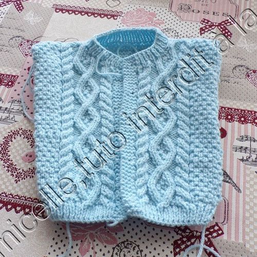 Tuto Gratuit Layette 6 Mois Et Gros Poupon Gilet A Torsades Chez Laramicelle