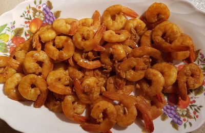 Crevettes sautées à l'ail, curry, gingembre et Sauce Soja