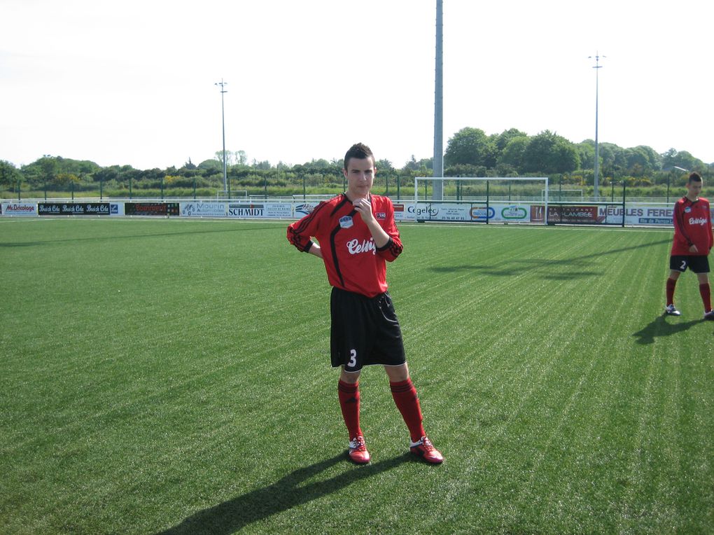 Match amical contre les U19 de Lannion FC.
L'objectif étant de marquer la fin de saison avec un MacDonald après le match.
Un énorme MERCI à tous pour l'ensemble de la saison.