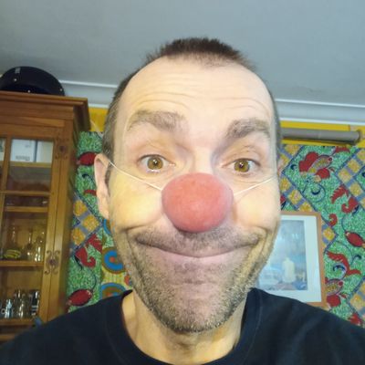 un clown entre deux roues