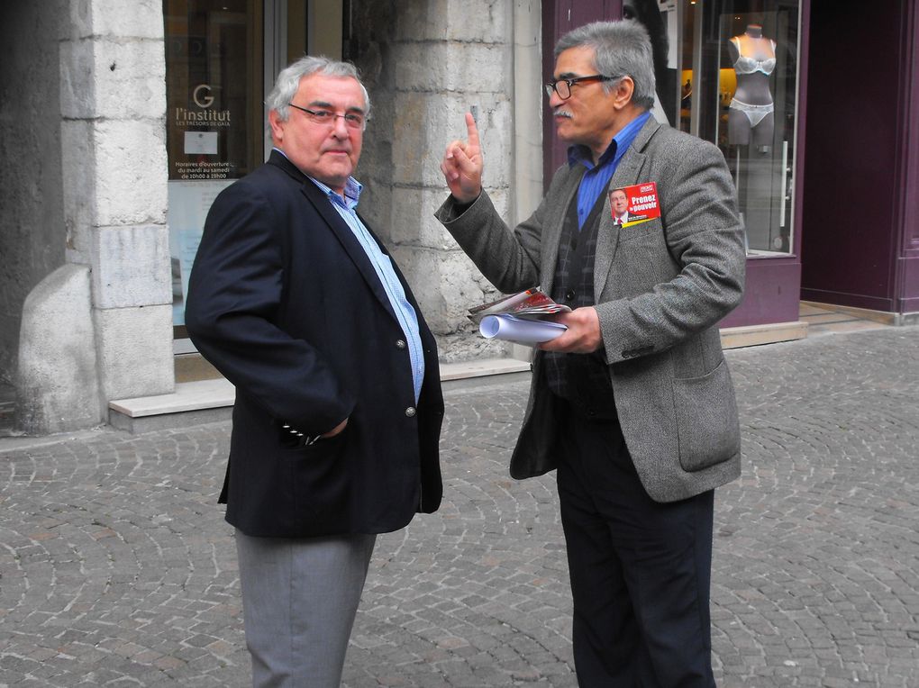 les militants du Front de Gauche place St Léger à Chambery