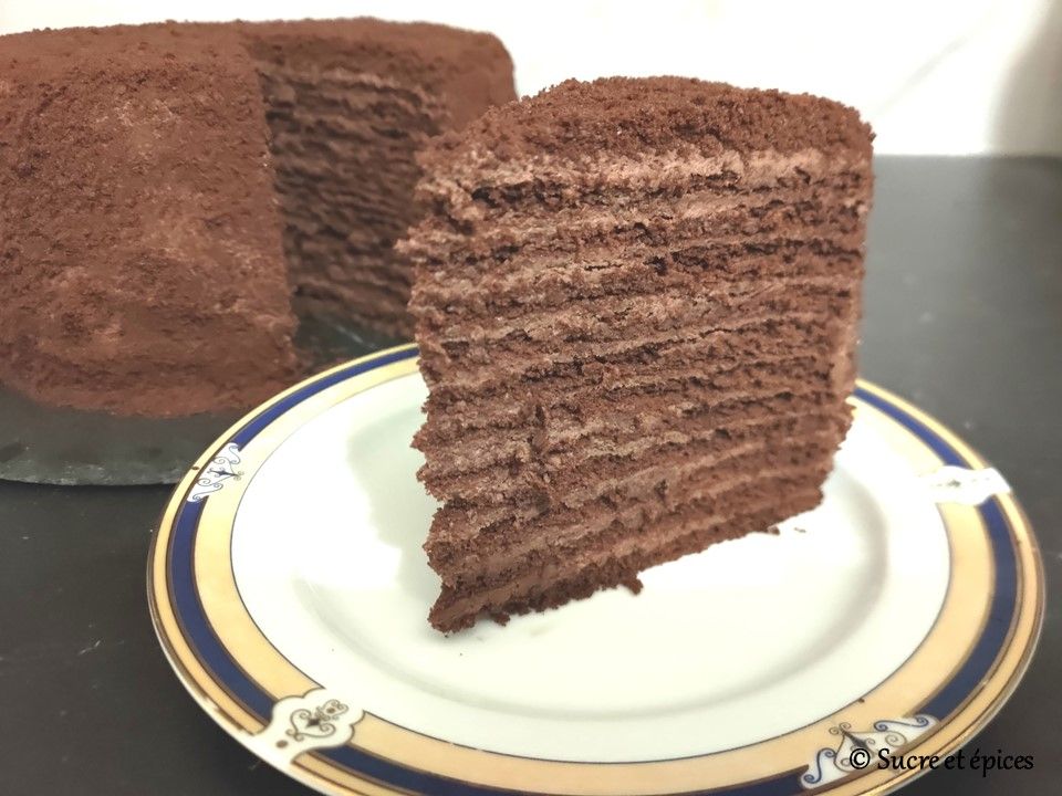Meilleur gâteau Medovik au chocolat et framboises pour la fête des mamans - Recette en vidéo