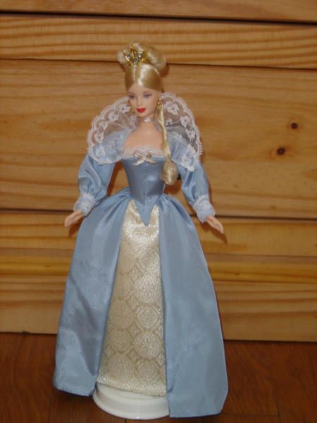 <p>Voici les Barbies que je collectionne.</p>
<p>Mes chinoiseries sont au complet, j'ajouterai au fil des articles mes Ferrari et mes Princesses du Monde. A suivre....</p>
