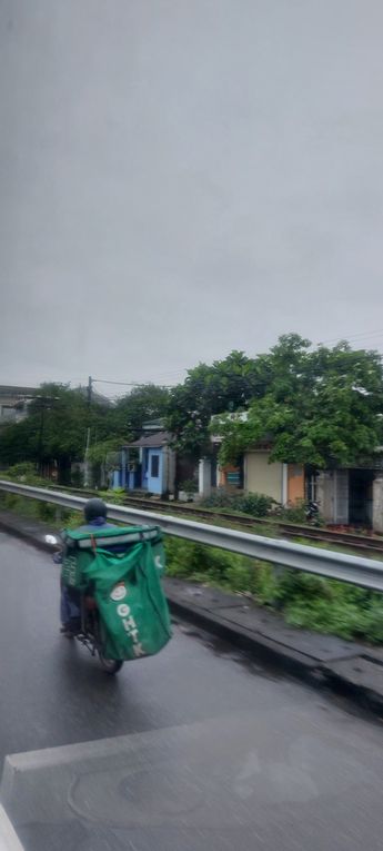 Barcelone Doha, Hanoi, Nam Binh, baie d'Halong, ile de Cat Ba, Hoi An, Tuy HOA, Buon Ma Thuot, Dalat, Ho CHi Minh Ville, Can Tho, Hanoi, Sapa, Lao Cai, Chine, Fansipan, Lao Cai Hanoi train de jour, Barcelone.