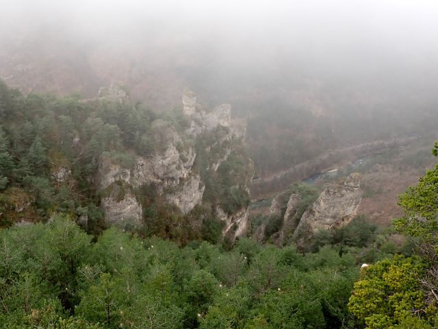 Dans les corniches du Méjean.