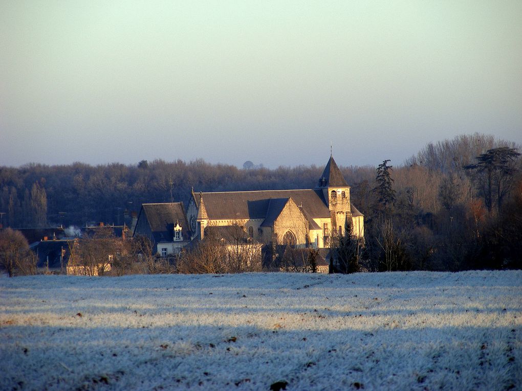 environ 600 âmes y vivent et nous nous appelons les Castelbessins.
La terre de Betz était une châtellenie qui relevait à la fois de Loches et de Reignac. François Ier y séjourna une nuit en 1517.
L eChâteau étant construit par Gilles de Bet