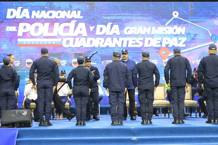 Maduro: La policía debe trabajar conjuntamente con los Cuadrantes de Paz