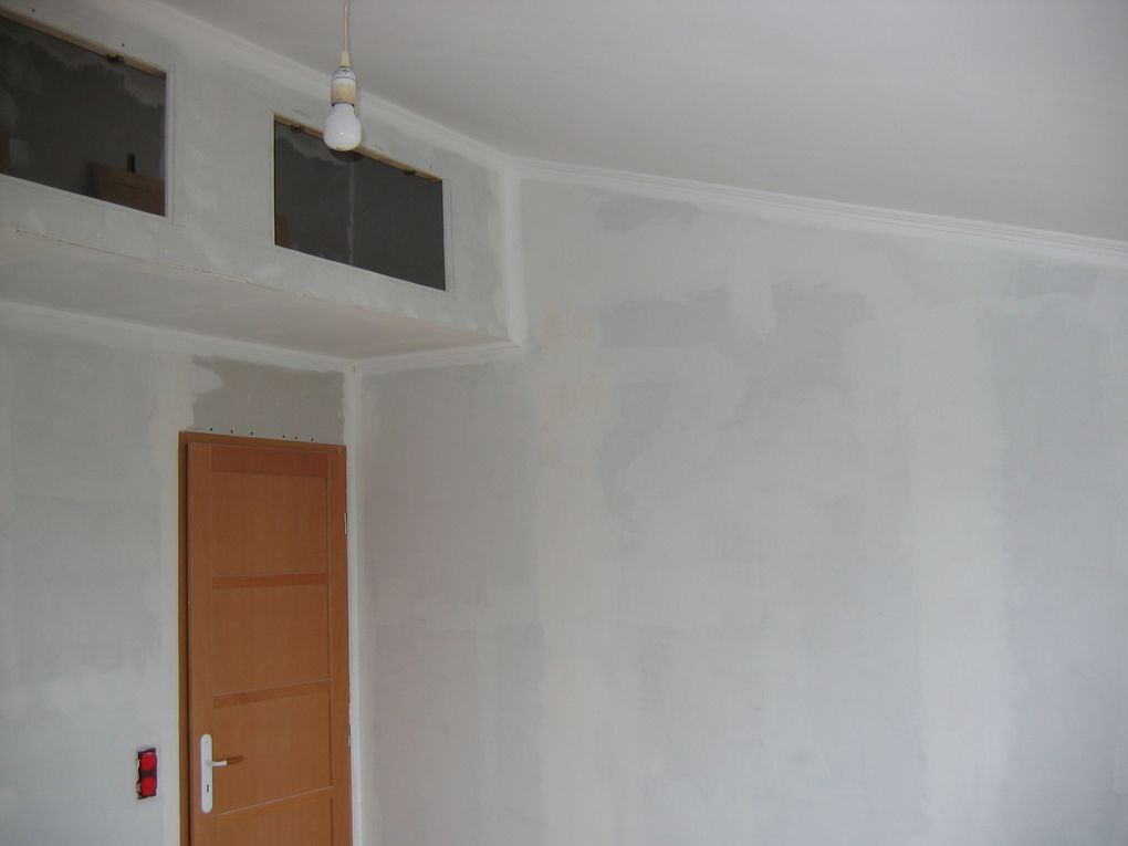 Renovation de la seconde chambre. Devinette : une photo montre avant, laquelle ?