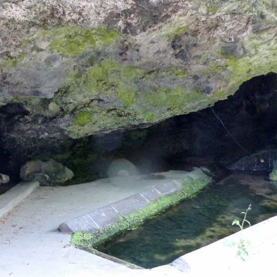 GROTTE DES LAVEUSES A ROYAT (PUY DE DOME)