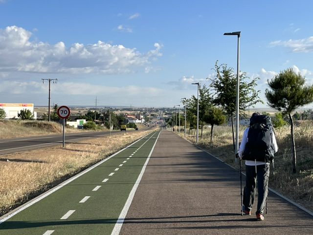 Après la RN le chemin nous ramène dans la grande plaine agricole 