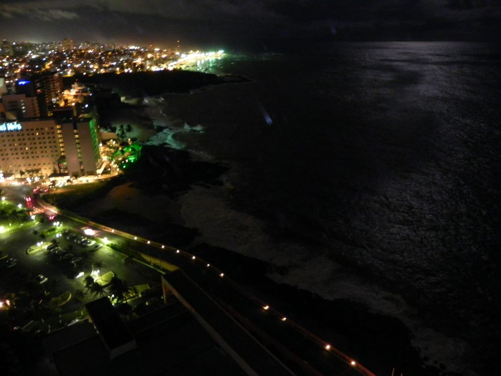 As melhores fotos de Salvador Bahia no Brasil (Brazil). Fotos inéditas, imagens espetaculares da noite em Salvador na praia da Bahia. Foto nova, fotos novas e inéditas da praia na noite de Salvador.