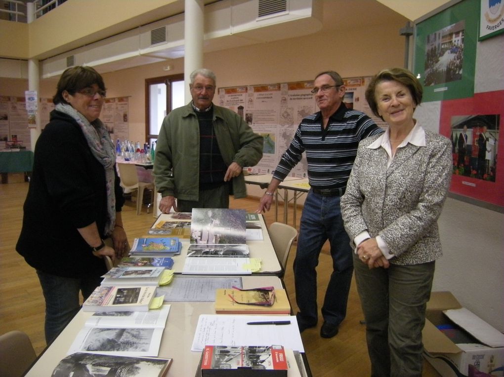 24e Salon des Collectionneurs du 6 novembre 2011 à Faverges (Haute-Savoie) avec la présence de 45 exposants, marchands et particuliers.