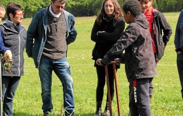 Des familles initiées au jardinage au naturel à Pot'Coz