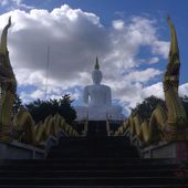 Wat Khao Chong Chat (province de Udon Thani).