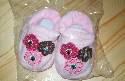 Petits chaussons pour fille neuf