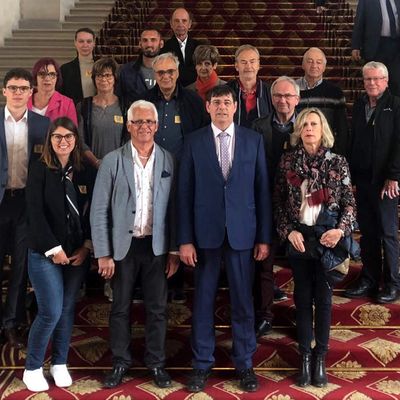 Le conseil municipal d'Arbigny a visité le sénat. 
