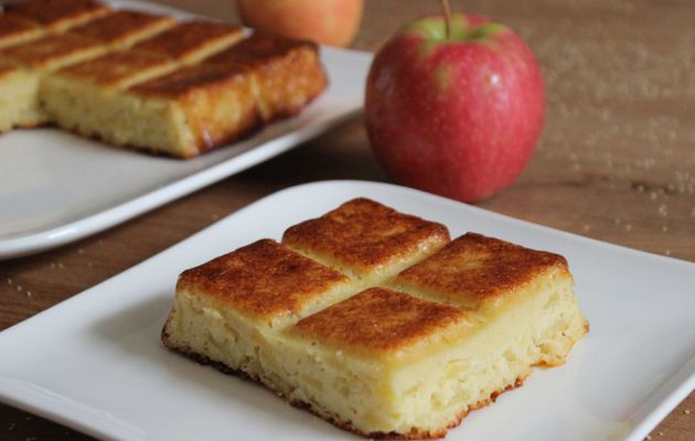 GATEAU A LA SEMOULE ET AUX POMMES