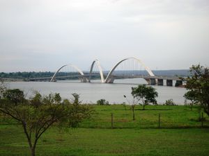 1. L'eglise 2. Le stade de football 3. et 4 la Cathédrale 5. Le pont J.K 6. la place des 3 pouvoirs 7. Le palais Présidentiel