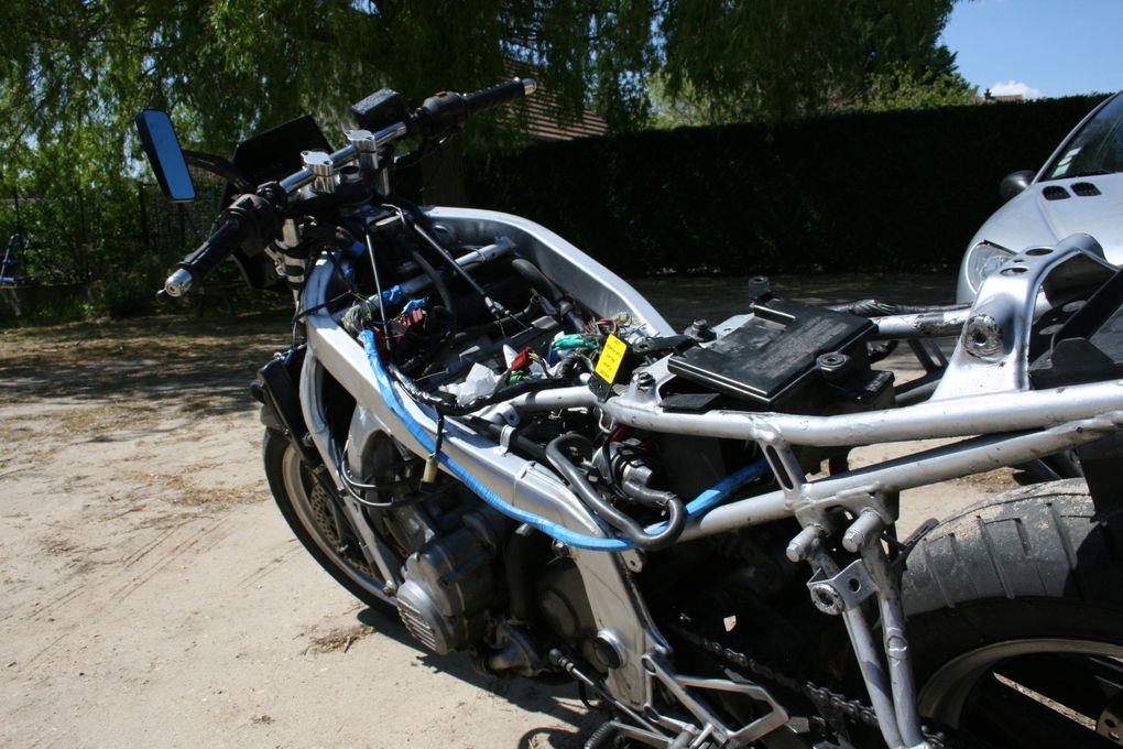 Les photos de la moto à démonter pour récupérer les pièces pour le kart cross.