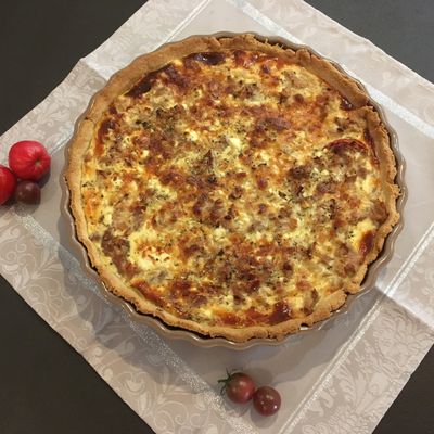 Tarte au thon, tomates et Saint-Môret