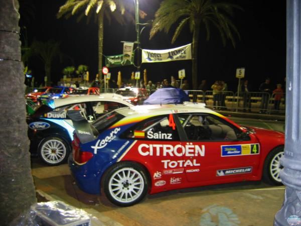 <p>Aprés quelques jours passés à Lloret, nous pouvons enfin partager quelques photos.</P><P>Nous avons pu assister à la préparation pour recevoir les véhicules du Rallye Catalane qui se déroulait à Lloret De Mar.</P><P>C'était géant et énormément de monde le soir.</P><P><U>Petites remarques :</U></P><P>Ne pas hésiter à emmener vos petites monnaies là-bas, ils aiment çà. Les boissons consommées dans un café sont largement moins chéres qu'en France.Par contre l'eau est affreusement trop chéres.Si 