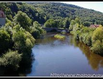 Vieux pont de Menat vers Chateau Rocher (63) ...