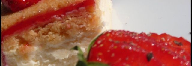 Cheesecake renversé au chocolat blanc et coulis fraise