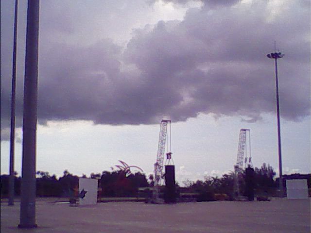 Imágenes de la Plaza Niemeyer, escenario el lunes 15 de la mayor rueda de casino de la historia, en honor a los 5 patriotas cubanos encarcelados en los EEUU.