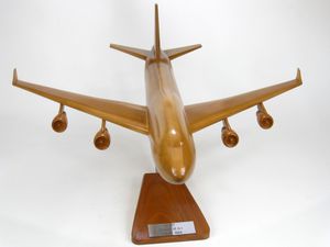 Boeing 747 (échelle : 1/136°, bois : érable)