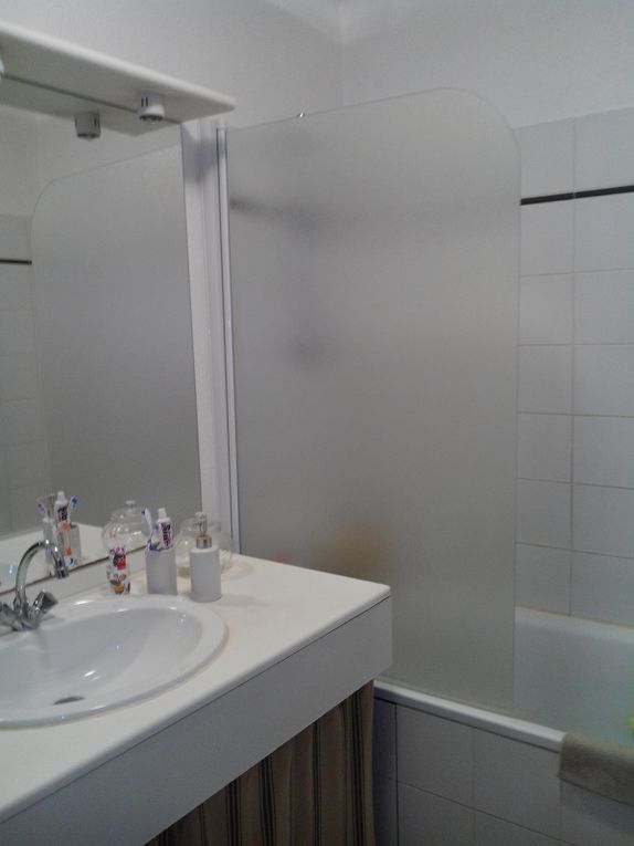 AVANT LES TRAVAUX la salle de bain était une pièce aveugle.