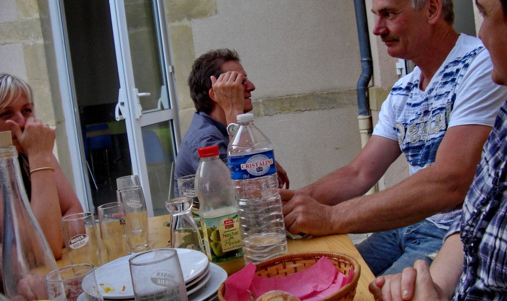 L'au-revoir de Madame Gisèle Schneider-Masson, alias Gisou, aux gabelous. C'était le 7 mai 2011 à Hestroff au Vieux Lavoir.