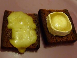 Toasts au pain d'épices Rogalles/miel et Chèvre/miel