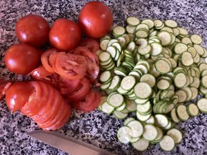 Gratin de courgettes, tomates et oignons confits 