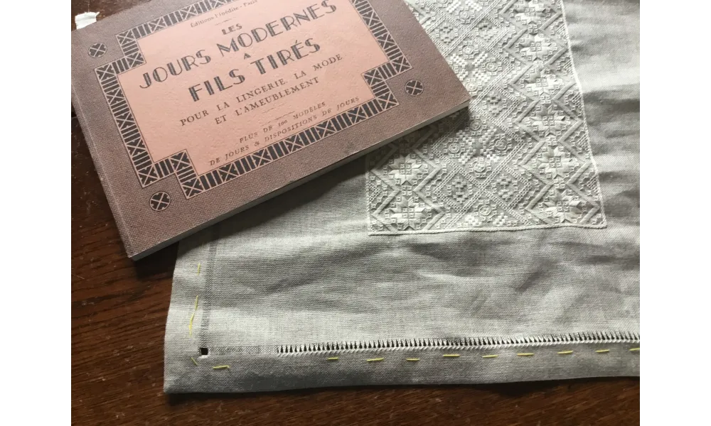 Mon chemin de table : ourlets d’angle et début des jours à fils tirés