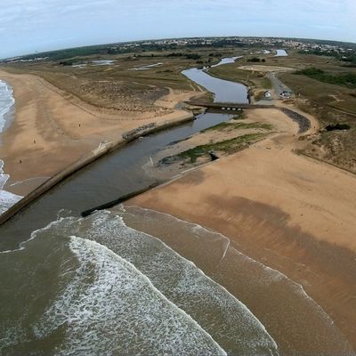 Vue aérienne barrage de la gachère / Brem sur mer