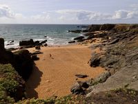 Ici en image, certaines plages parmi les plus belles de l'île...en cette saison toutes ont le charme du vide et du silence et vous rendent l'énergie du bien-être...La plage "des Vieilles", la plage des "Sabias", la plage de "Ker Daniau" ou "Belle Maison", la merveilleuse plage des "Soux" et j'en passe tant d'autres que nous avons pudiquement visité. 