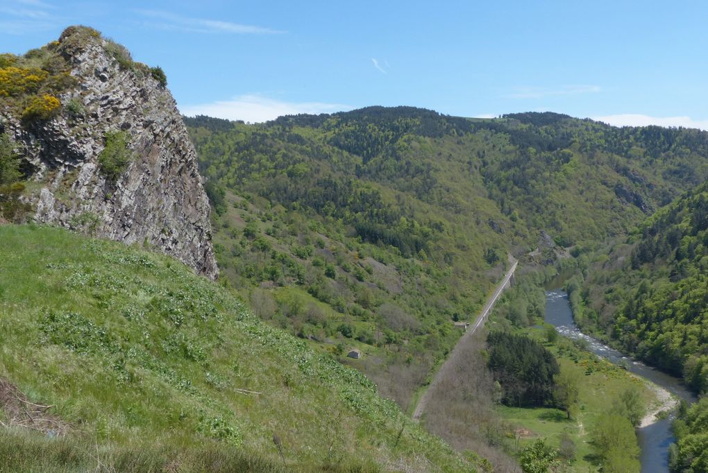 point de vue sur l'Allier et la ligne des Cevennes 