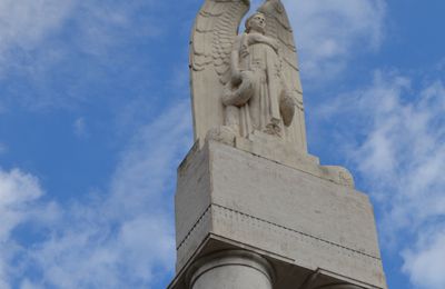 Les Colonnes Aux Morts De Valence .(Drôme 26)