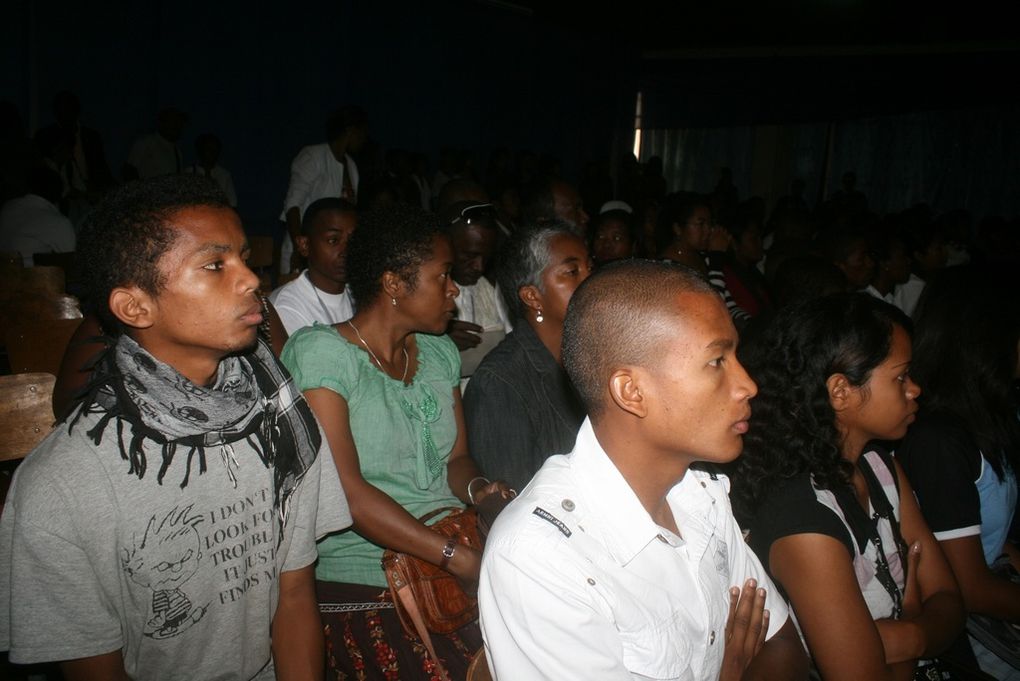 Journée mondiale de la Liberté de presse. Débat au Collège Saint-Michel d'Amparibe avec les 107 étudiants de la filière Communication et journalisme. Photos : Jeannot Ramambazafy & Andry Rakotonirainy