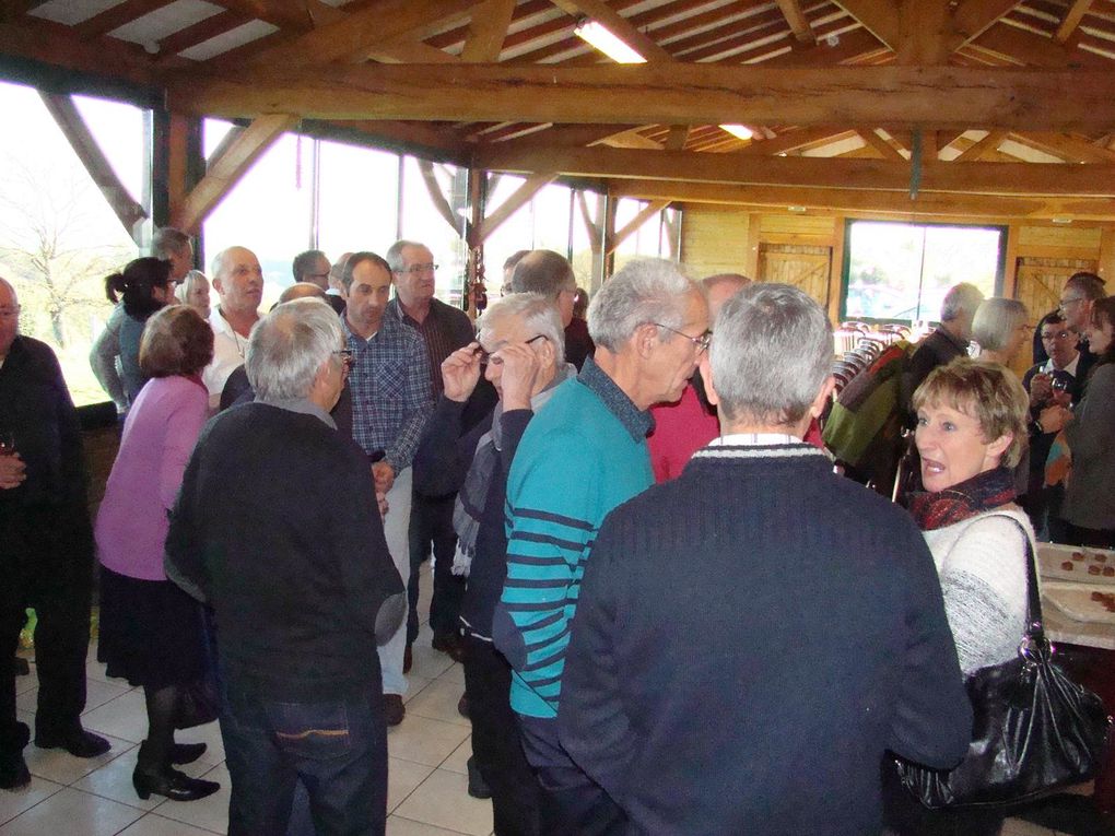 Photos de l'assemblée générale et du repas de fin d'année 2014 prises par André.