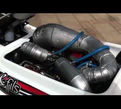 Un moteur de 1200STX dans une coque de jet a bras . . .