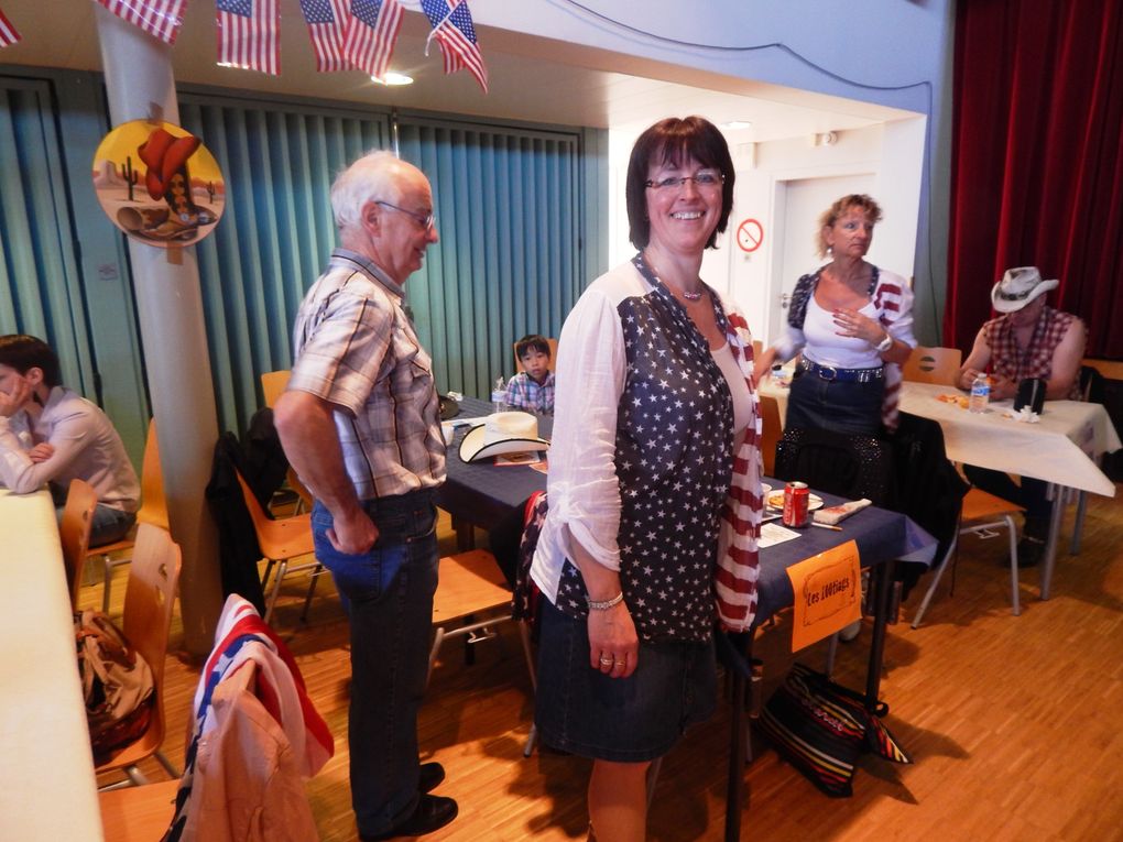 Très belle après midi de country à l'Espace Colette à Ste Geneviève des bois ( Loiret )Merci aux nombreux participant et Association de la Région, Encore merci a tous