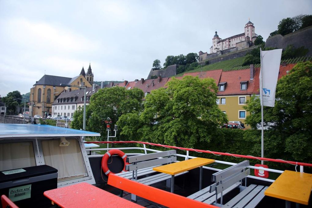  Wasserwacht Veitshöchheim - Margetshöchheim steht im 50. Jubiläumsjahr in voller Blüte - Auftakt mit geselliger Schiffahrt auf dem Main 