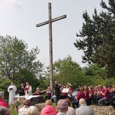 Der Heilige Geist macht die Steinhöhe bunt -  Ökumenischer Gottesdienst an Pfingsten verbindet Gemeinden aus drei Orten