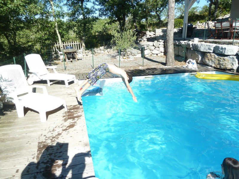 Piscine, farniente et bain de nuit habillé...