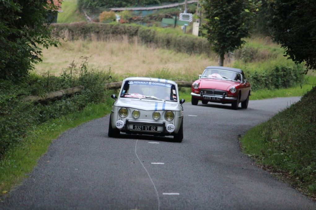 rallye cartoraphique artois lys 2012
la grange au damier st venant anciennes mg porsche alpine ferrari r8 simca alfa caterham lotus