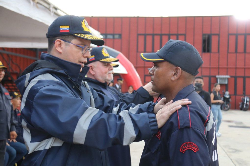 Alcalde Fuenmayor encabezó acto de ascensos en el marco del Día Nacional del Bombero en Valencia