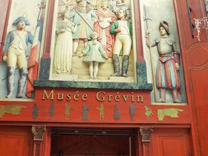 Portes du musée Grévin et passage Jouffroy