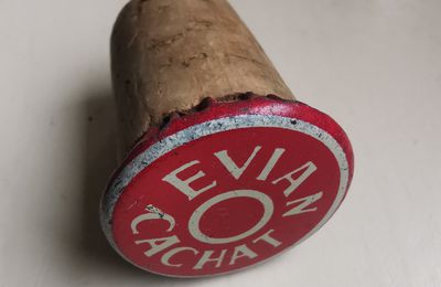Bouchon ancien Evian Cachat